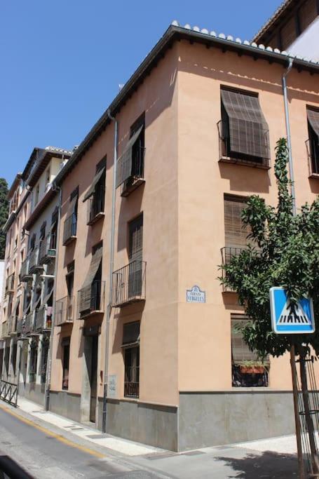 Apartment Central, Near The Alhambra, Quiet And Autentic! *